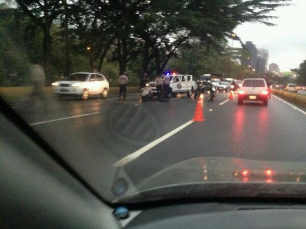 Accidente en la Francisco Fajardo a la altura de Jardín Botánico  (Foto)