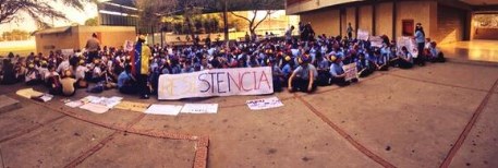 Liceistas de Maracaibo se niegan a entrar a clases y piden resistencia (Fotos)