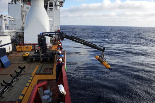 MH370: minisubmarino volverá al fondo tras primera misión abortada