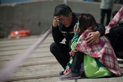 Buzos recorren la mitad del ferry hundido con 188 cuerpos recuperados