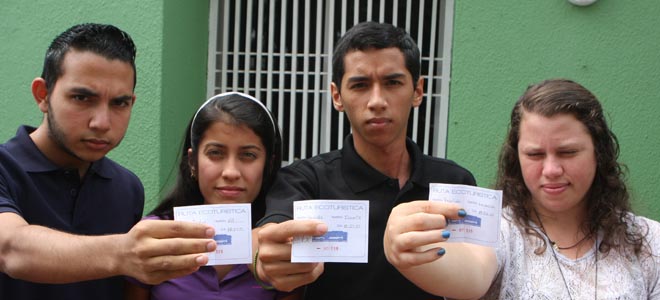 Dejan varados a 19 jóvenes en las Cuevas del Samán