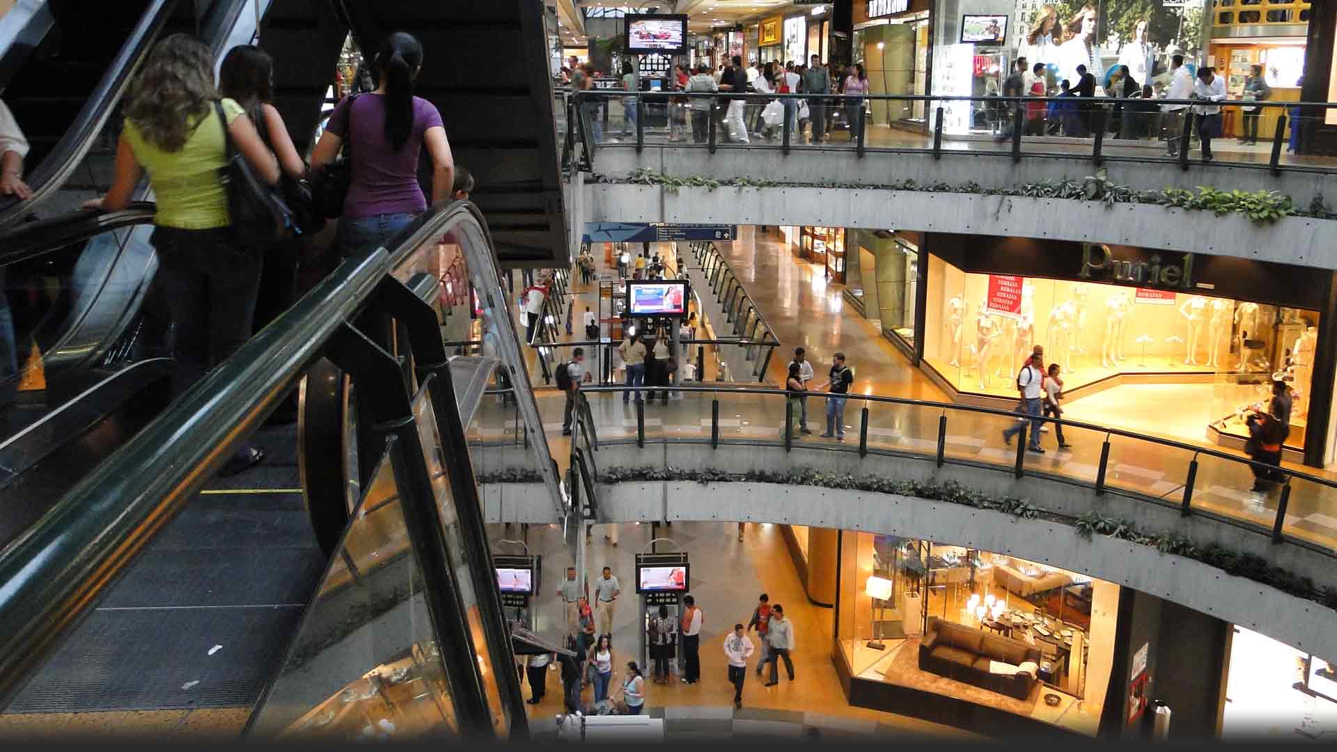 Suspenden medida de cierre de Centros Comerciales los días lunes