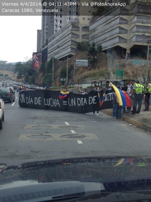 Protesta pacífica dice presente en la Prados del Este (Fotos)