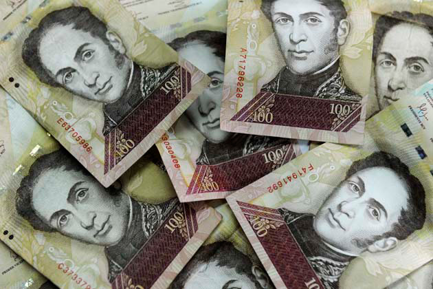 Tres venezolanos y una española pretendían viajar a Curazao con más de dos millones de bolívares