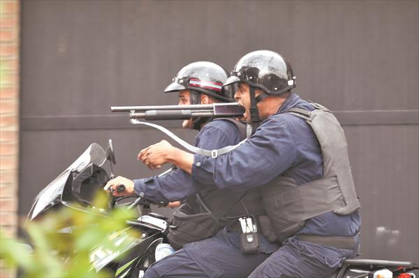 Cinco heridos tras fuerte represión en El Trigal y La Isabelica