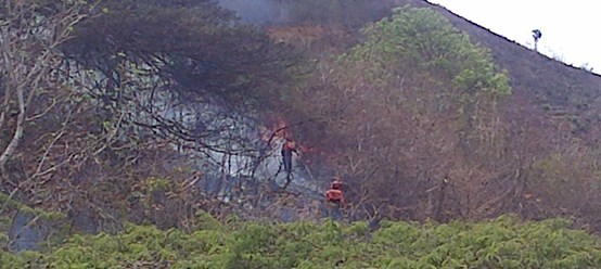 Cierran la Cota Mil por incendio a la altura de San Bernardino (Fotos)