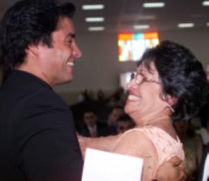 Murió la madre de Chayanne