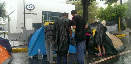 Estudiantes amanecieron en la Fiscalía de Barquisimeto (Foto)