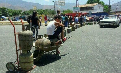 Barricadas en Naguanagua porque no hay gas (Fotos)