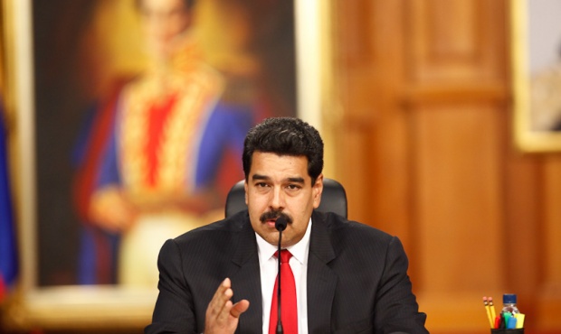 Maduro cumple año de mandato en medio de crisis y recuerdo independentista