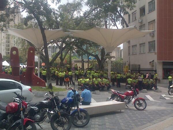 Estudiantes perdieron el miedo e hicieron retrocer a la PNB en Chacao (VIDEO)