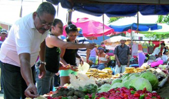 Cebolla y ají ponen a llorar a compradores