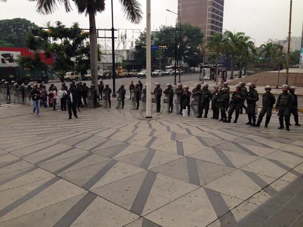 Varias vías de Chacao cerradas este #8M (Fotos)