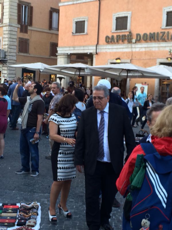 Isaías “el místico” Rodríguez comprando cueritos en Roma (Fotos exclusivas)