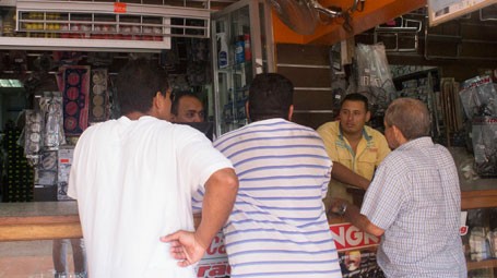 Conductores recorren las calles buscando repuestos