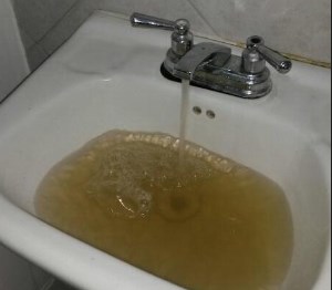 Así sale el agua en Valencia cuando abres el chorro (Foto)