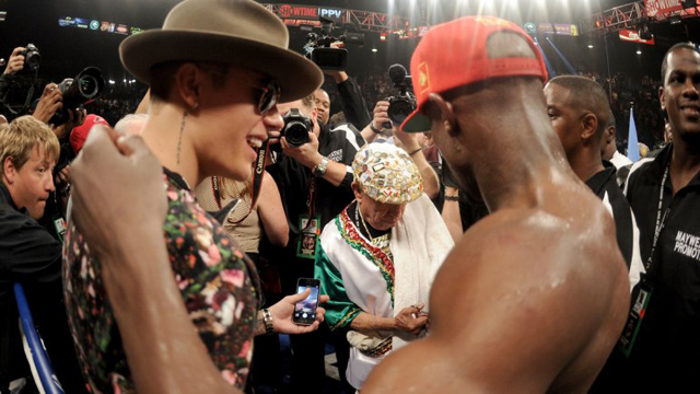 Justin Bieber sale en “defensa” de Mayweather y critica a Maidana