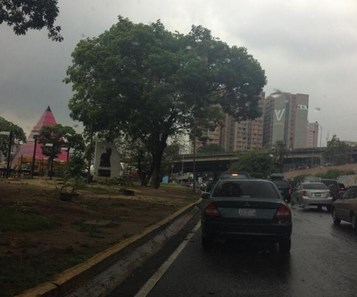 Reportan tránsito lento saliendo de Caracas (Foto)