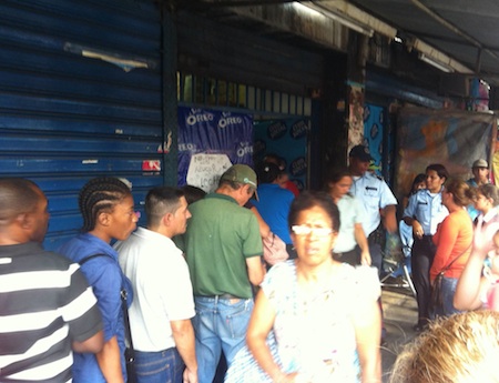 Llegada de leche en polvo causa caos en Los Teques