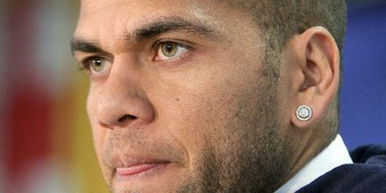 Villareal debe pagar doce mil euros por lanzamiento del plátano a Dani Alves