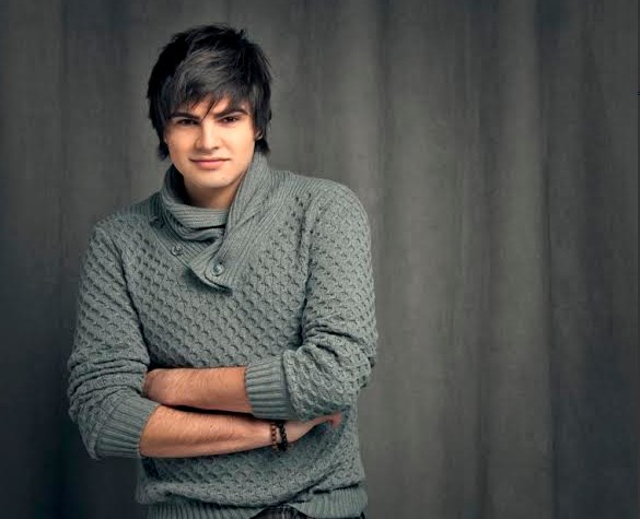 Jonathan Moly se encuentra en hot ranking con su canción “Piensa en mí”