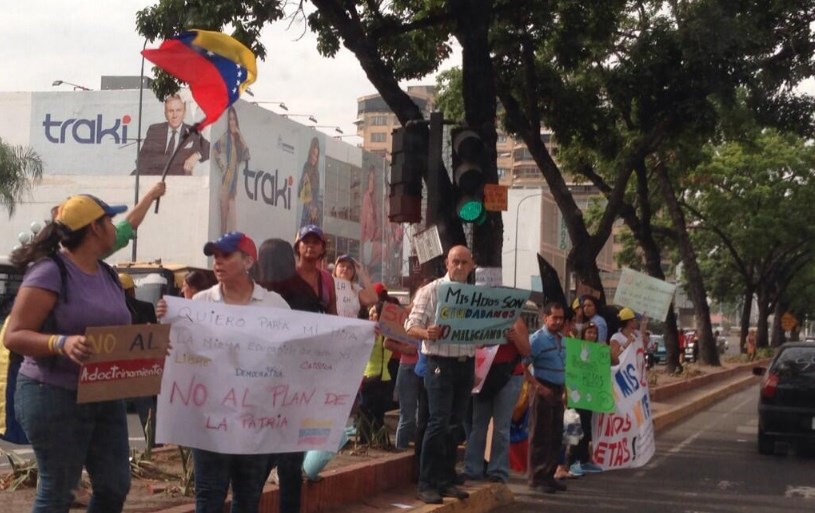 Padres protestaron en Valencia contra el adoctrinamiento (Foto)