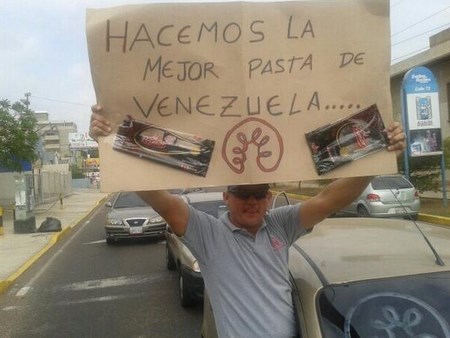 Trabajadores protestan en su día por falta de materia prima (Foto)