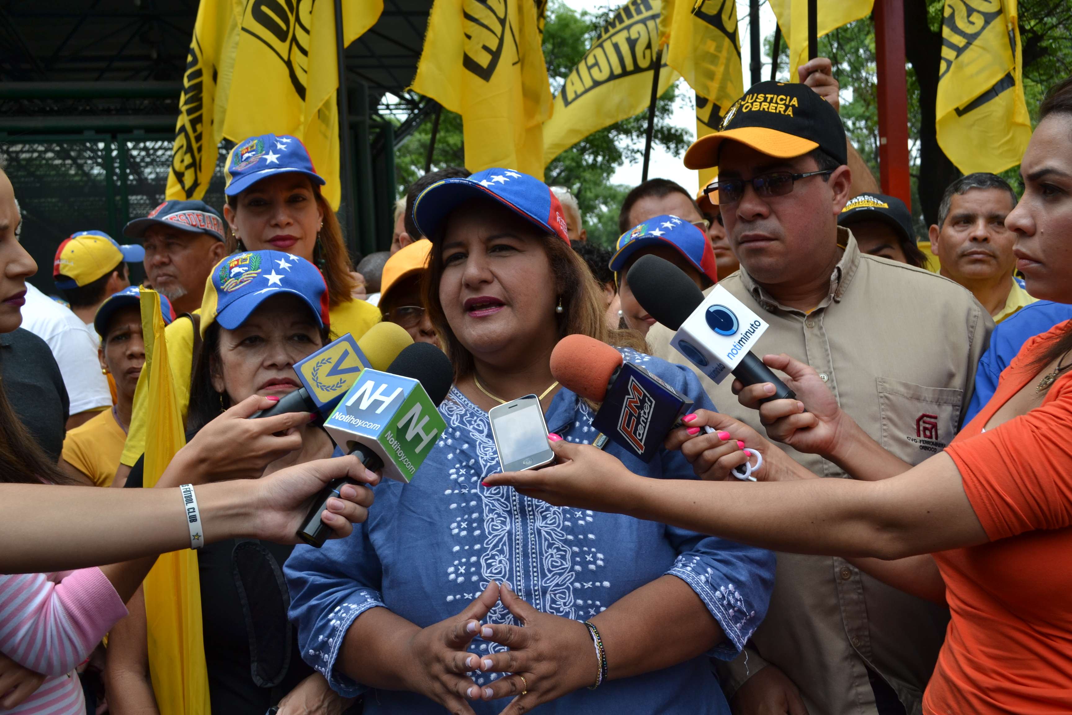 Dinorah Figuera: Tenemos que exigir al gobierno reivindicaciones sociales justas