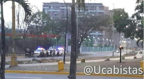 Patrullas a las afueras de la Ucab #15M (Foto)