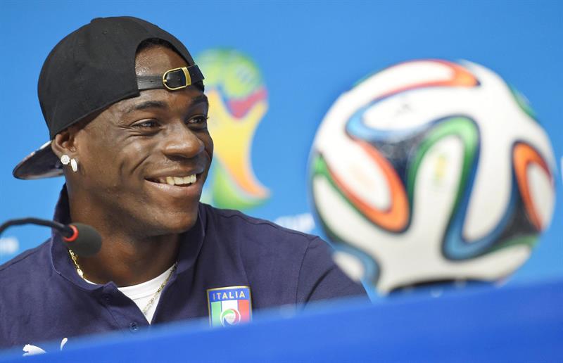 Balotelli le baja el perfil a “Super Mario” y apunta al éxito colectivo