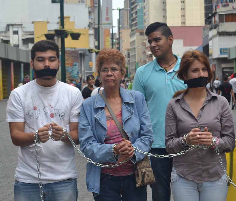 “No habrá suficientes cárceles para callar a un pueblo”