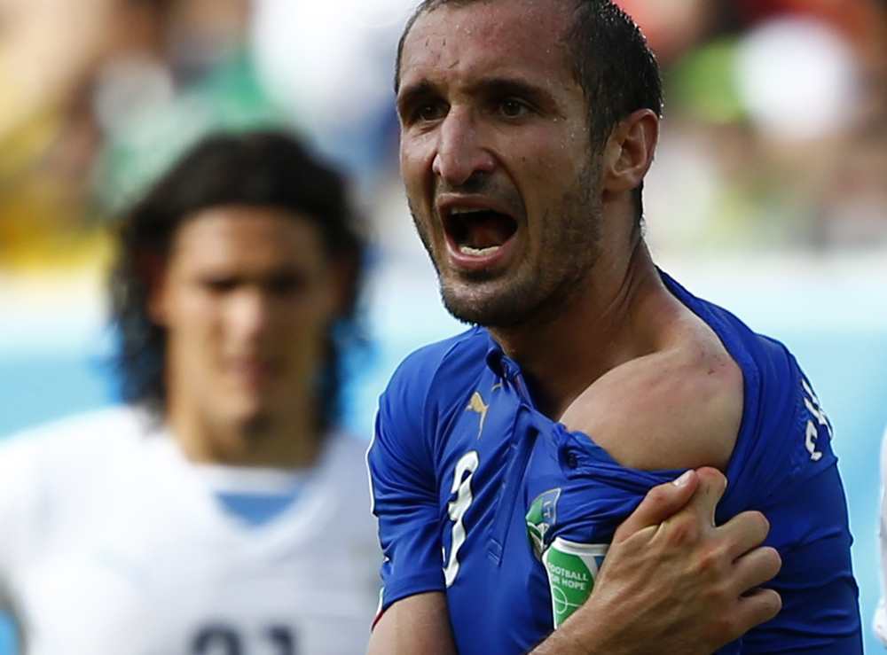 Chiellini admira a Suárez por morderle en el Mundial