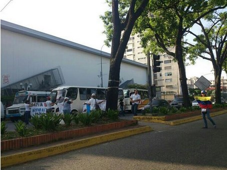 Protestan en Valencia frente al hipermercado Bicentenario #4J (Fotos)