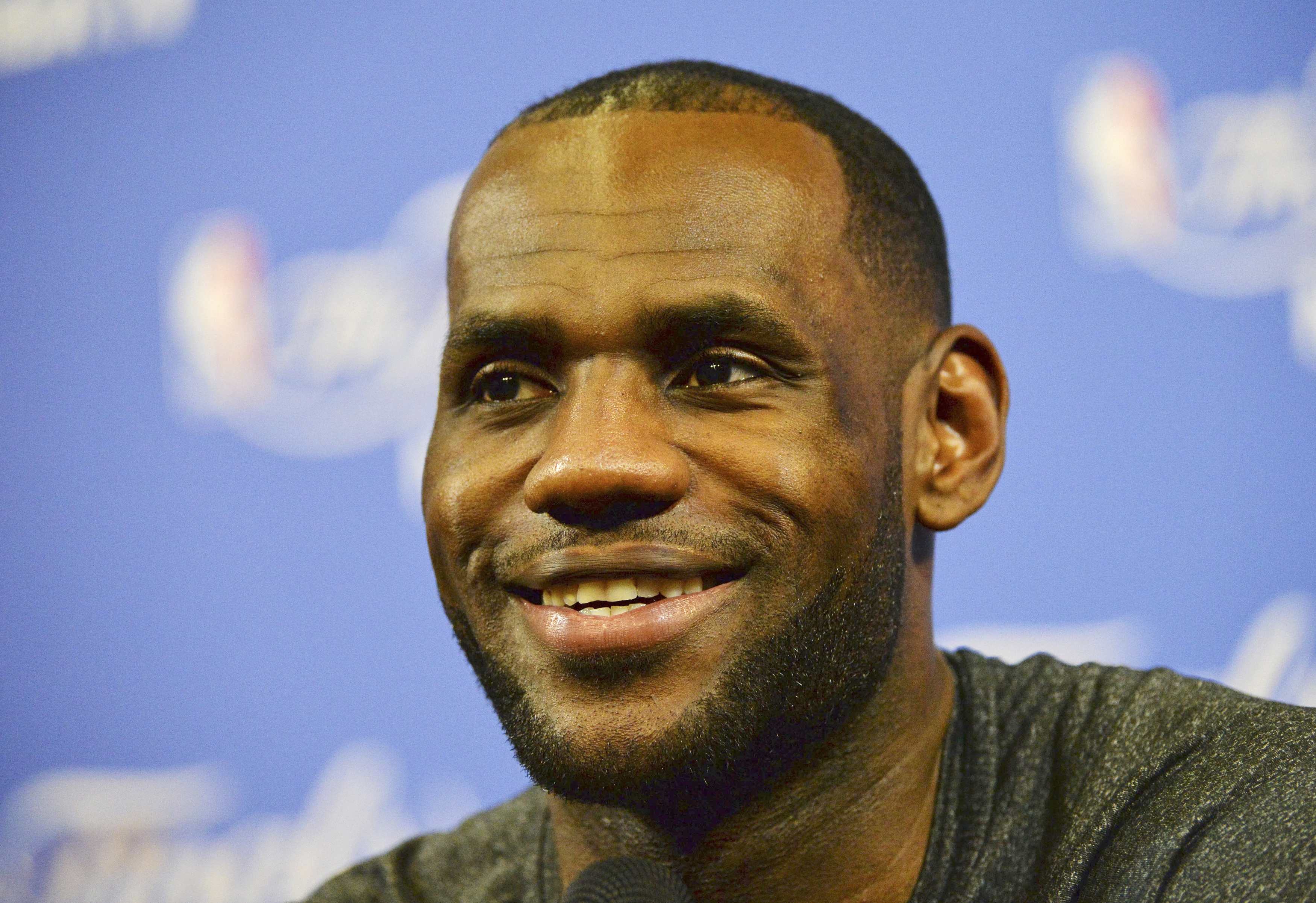 LeBron James regresa con los Cleveland Cavaliers