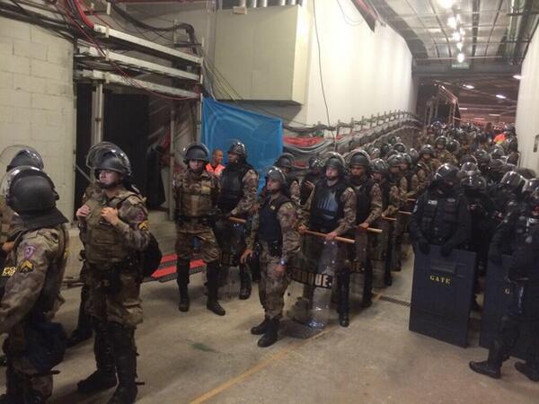 Policía brasileña custodia alrededores del Mineirao (Fotos)