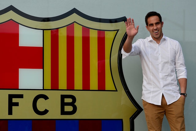 Ya llegó a Barcelona el portero chileno Claudio Bravo