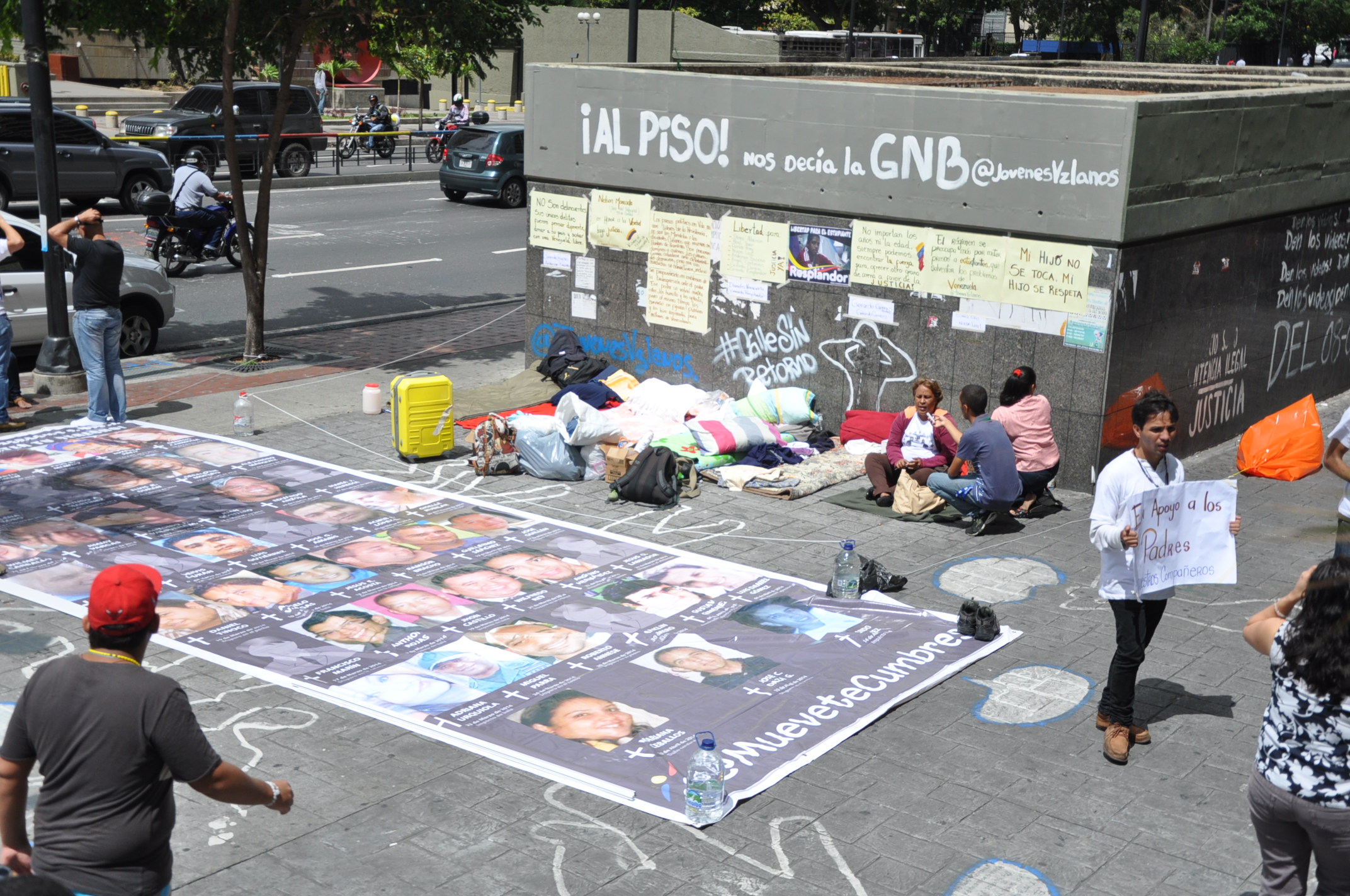 Padres de estudiantes detenidos protestan en el Pnud por retardo procesal (Fotos)