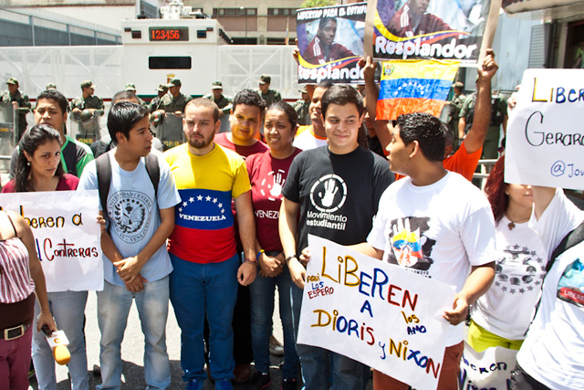 Estudiantes y madres exigen libertad para los jóvenes detenidos en el Sebin