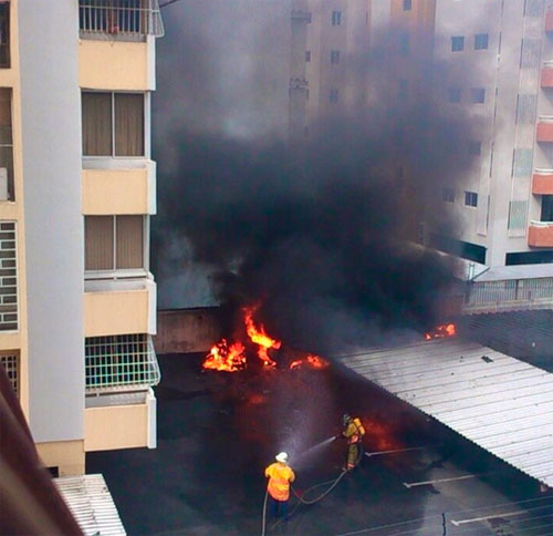 Incendio de varios vehículos en Aragua