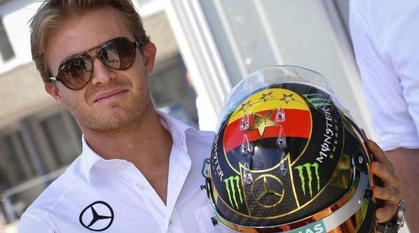 FIFA prohíbe a piloto de F1 utilizar casco con la Copa del Mundo