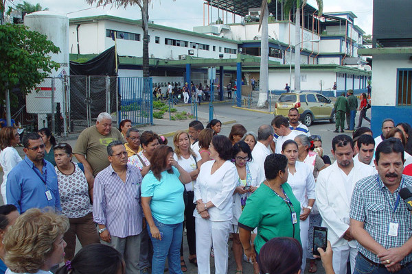 Con las uñas trabajan en el Seguro Social Carabaño Tosta