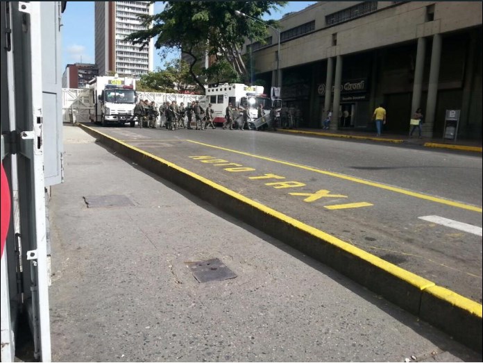 Cerradas las calles adyacentes al Palacio de Justicia por audiencia de estudiantes (Foto)