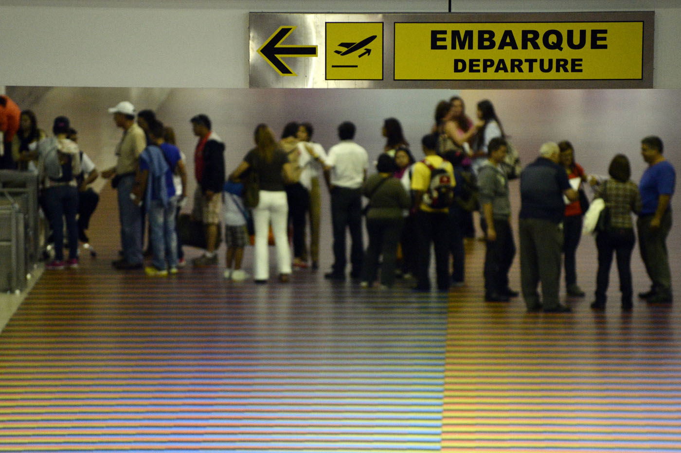 Postergado aumento de impuesto de salida desde Maiquetía