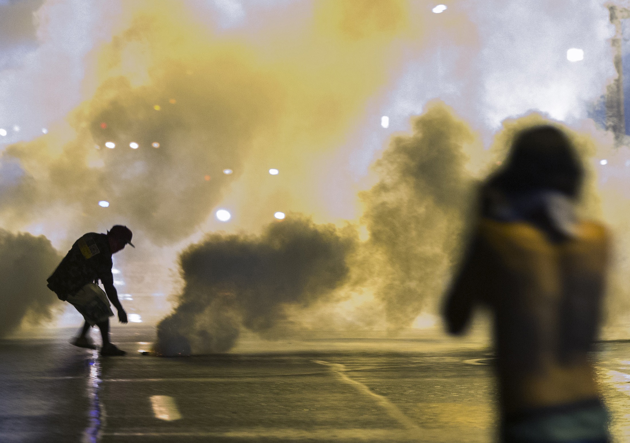 Manifestantes no respetaron el toque de queda en Misuri