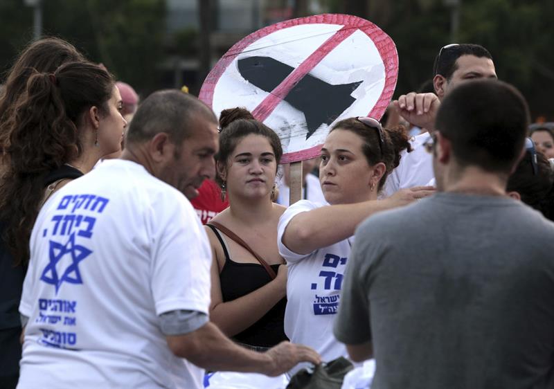 Miles de personas protestan en Tel Aviv contra la ofensiva militar en Gaza