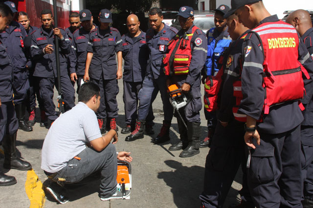 Bomberos de Vargas piden apoyo para extinguir incendio forestal en El Junko