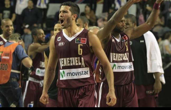 Entregaron carros Chery a jugadores de la selección nacional de baloncesto