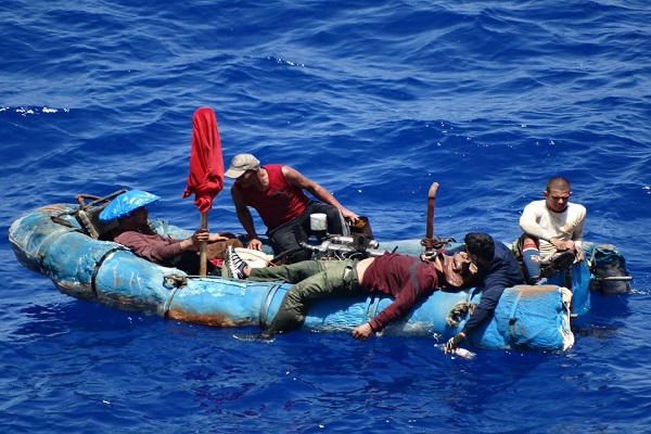 Balseros heridos de bala dicen que trataron de robarles la balsa en Cuba