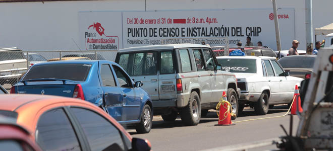 Vuelven las colas para instalar el chip de gasolina