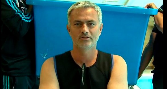 Hasta Mourinho cumplió con el reto #IceBucketChallenge